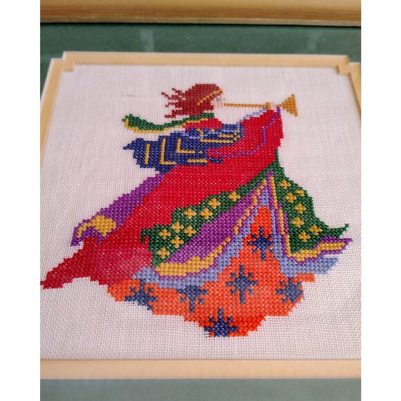 Vintage 1970s Needlepoint Angel Wall Art Set – Hand-Stitched Textile, Christmas - Picture 8 of 10